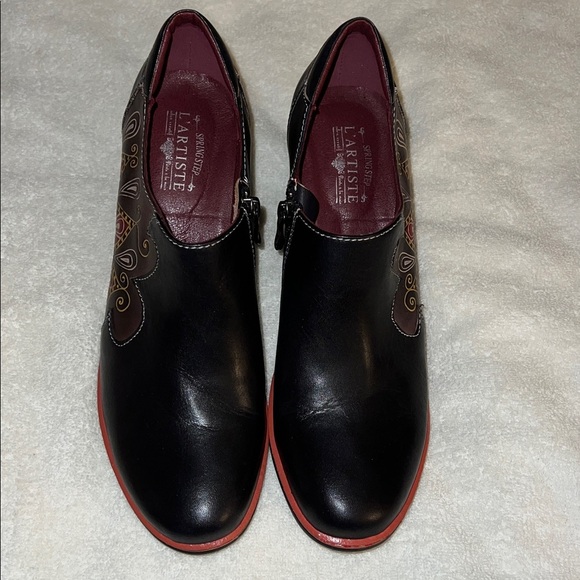 L'ATISTE Shoes - L'ATISTE Black Leather Spring Step ankle leather Booties
